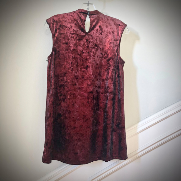 Vince Camuto NWT Stretch Burgundy Shimmer Choker Tank Top - Picture 4 of 8